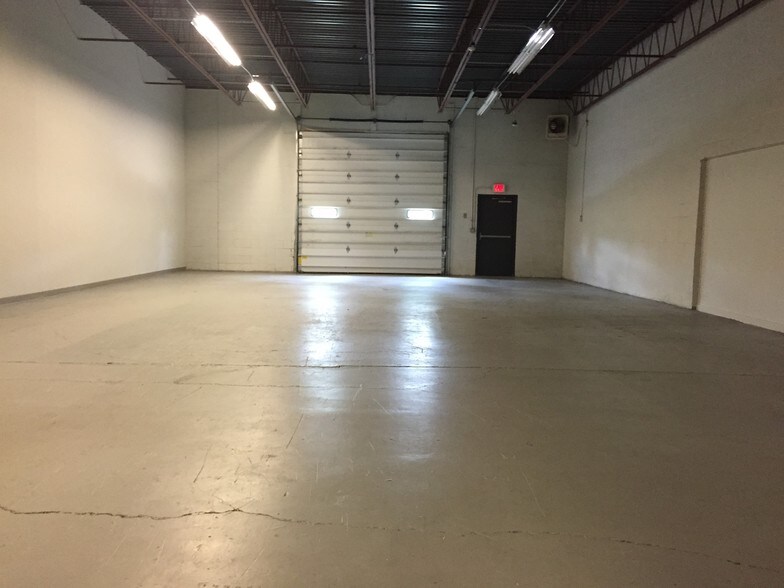More Photos Of 15 Little Brook Ln, Newburgh Warehouse For Lease
