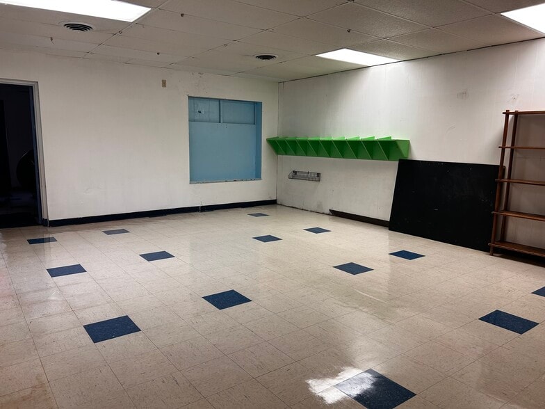 More Photos Of 1407 Blackburn Dr, Pasadena Office For Sale