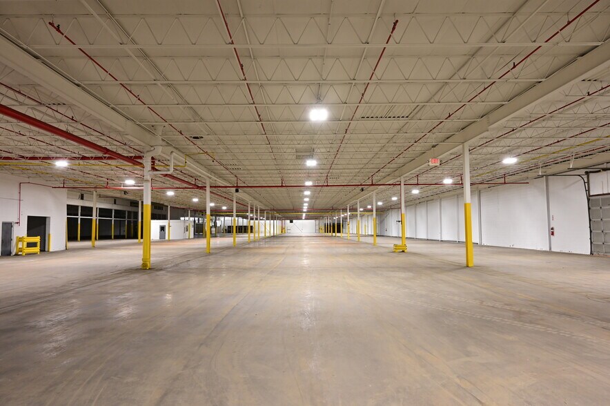 More Photos Of 7130 Krick Rd, Walton Hills Warehouse For Lease