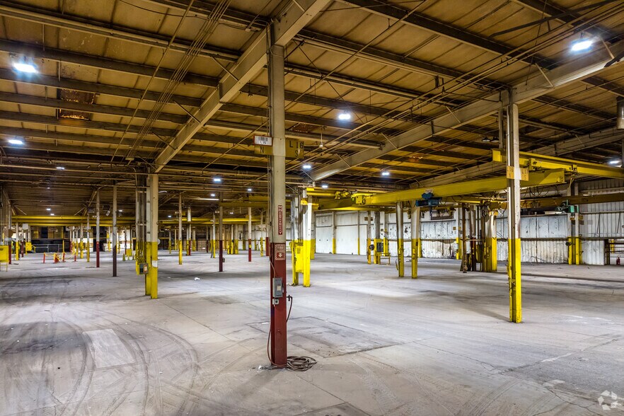 More Photos Of 7900 W Tower Ave, Milwaukee Manufacturing For Sale