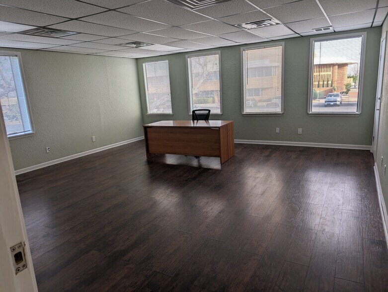 More Photos Of 4024 N Lincoln Blvd, Oklahoma City Coworking Space