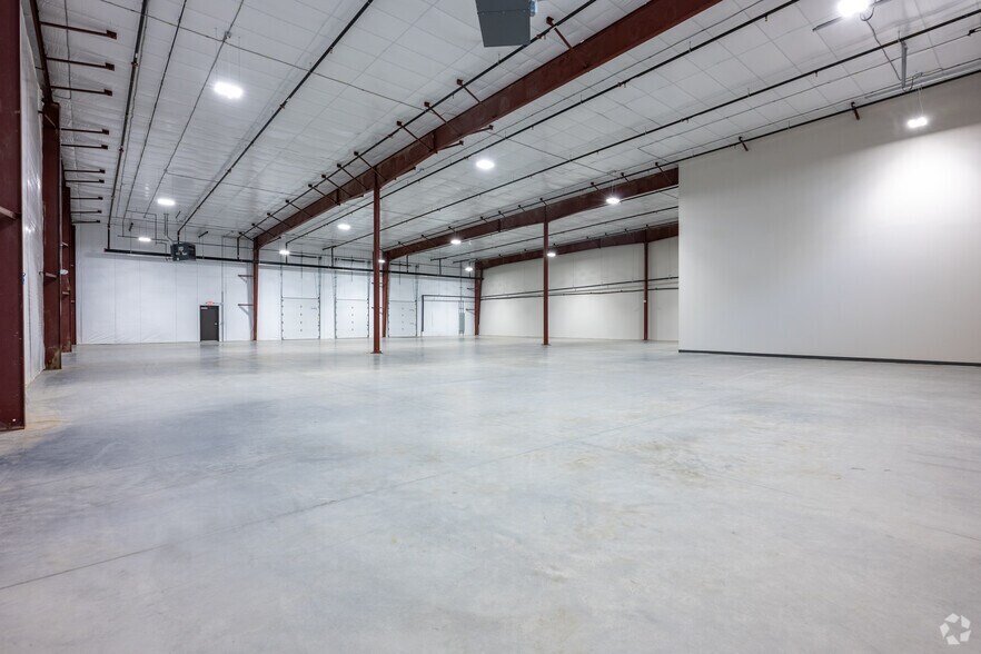 More Photos Of 717 Brigham Rd, Greensboro Flex For Lease