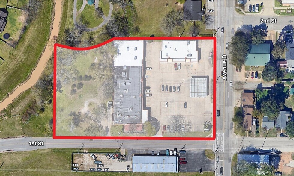 More Photos Of 811 Avenue D, Katy Storefront For Lease
