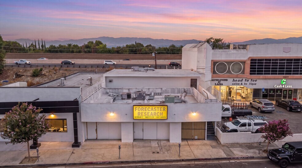 Primary Photo Of 19621-19623 1/2 Ventura Blvd, Tarzana Storefront Retail Residential For Sale