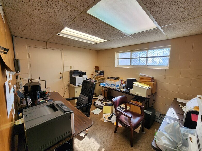 More Photos Of 420 S Cypress St, Pecos Office For Sale