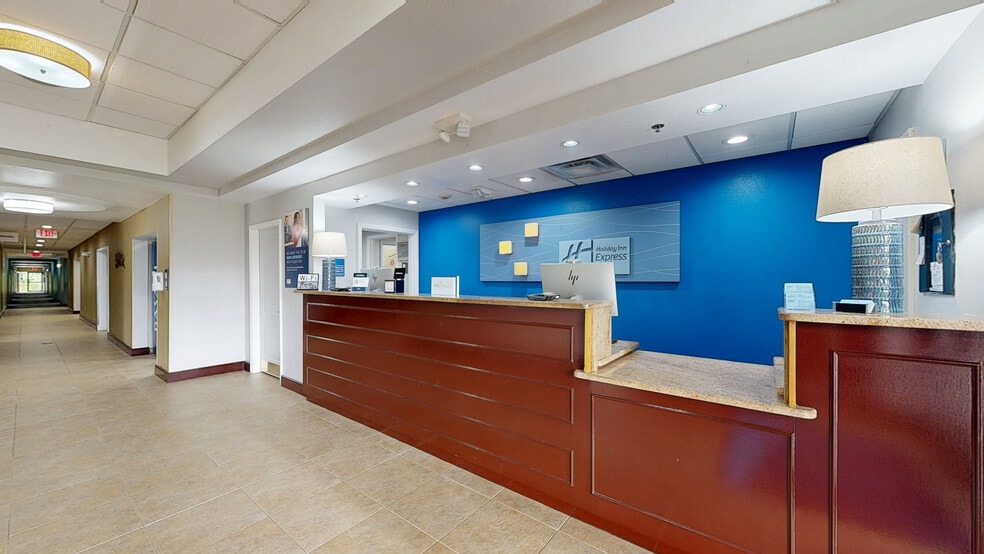 More Photos Of 1810 S Highway 27, Clermont Hotel For Sale