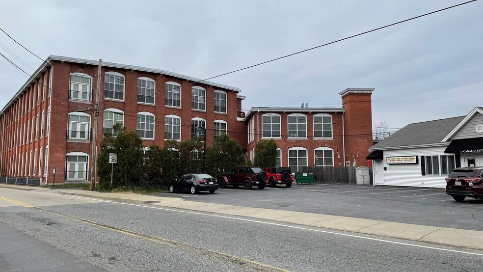 More Photos Of 73 Canal St, Millbury Showroom For Lease