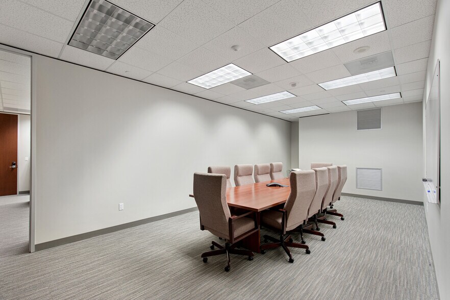 More Photos Of 840 Gessner Rd, Houston Office For Lease