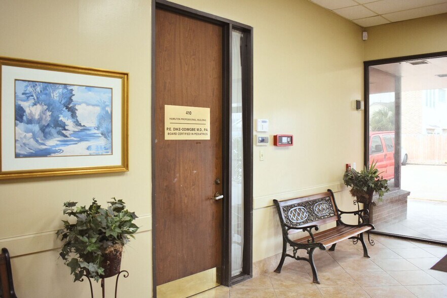 More Photos Of 2424 Hamilton St, Houston Medical For Lease