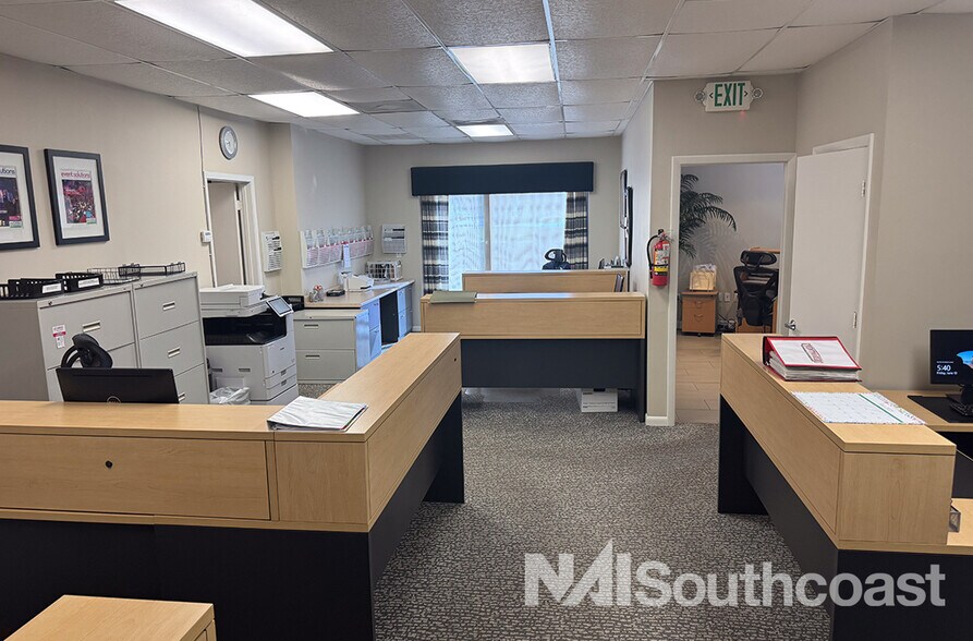 More Photos Of 2928-2934 SE Monroe St, Stuart Warehouse For Lease