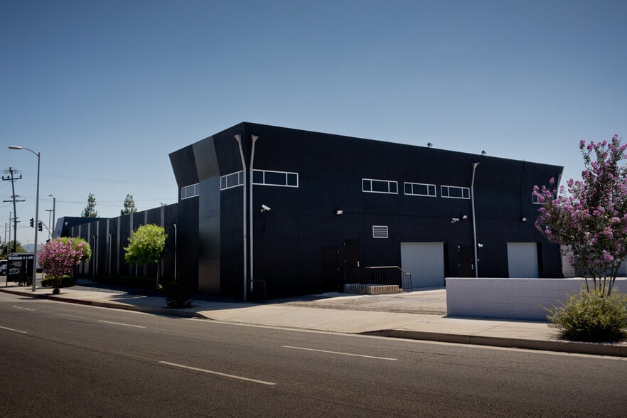 More Photos Of 16135 Roscoe Blvd, North Hills Flex For Lease