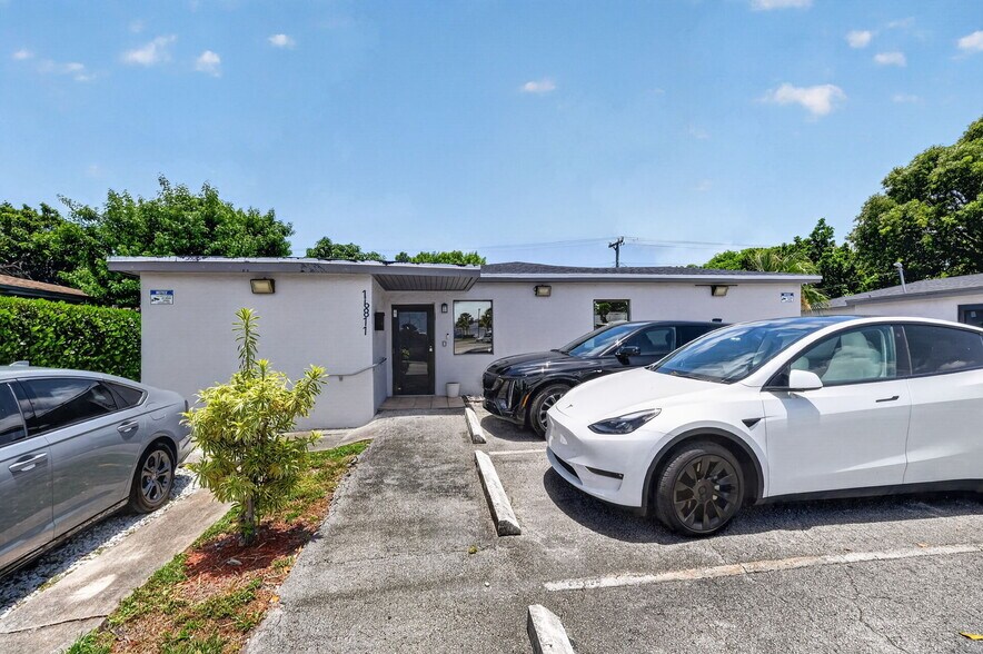 More Photos Of 16811 NE 6th Ave, Miami Office For Sale