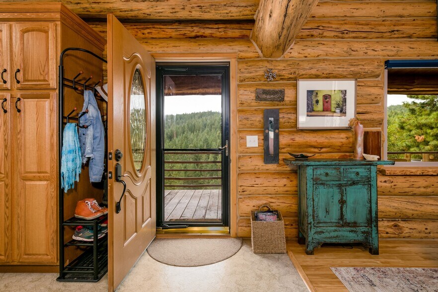 More Photos Of 82 Meadows Loop, Lyle Specialty For Sale