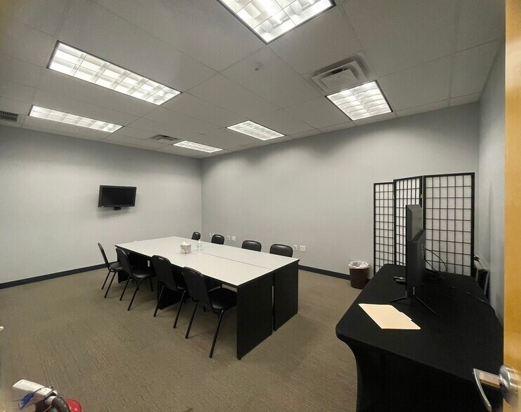 More Photos Of 1300-1318 Western Ave, Pittsburgh Flex For Lease