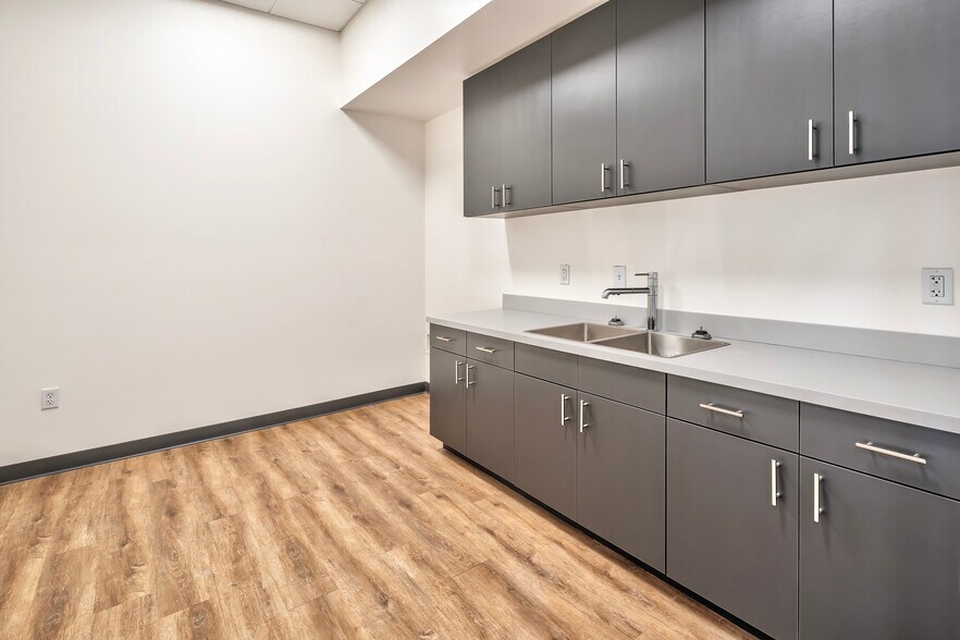 More Photos Of 12730 N Dysart Rd, El Mirage Warehouse For Sale