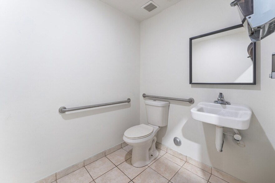 More Photos Of 13816 SW 142nd Ave, Miami Warehouse For Sale