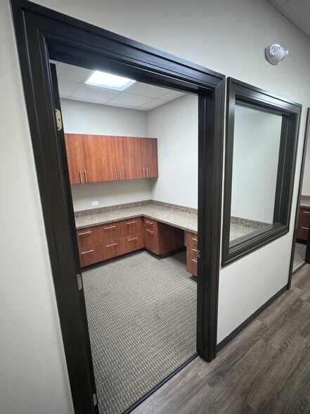 More Photos Of 24020 W Riverwalk Ct, Plainfield Medical For Sale