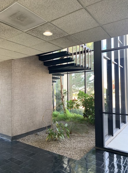 More Photos Of 444 Executive Center Blvd, El Paso Office For Lease