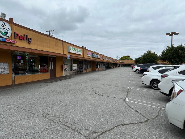 More Photos Of 15112-15212 S Western Ave, Gardena Unknown For Lease