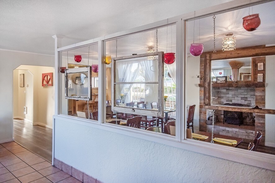 More Photos Of 4660 SE Highway 101, Lincoln City Restaurant For Sale