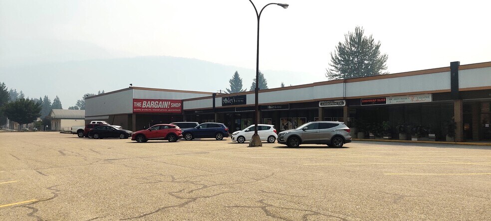 Primary Photo Of 1133 Eagle Pass Way, Sicamous Storefront Retail Office For Sale