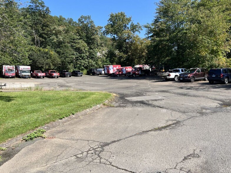 More Photos Of 2 Commerce Dr, North Branford Warehouse For Lease