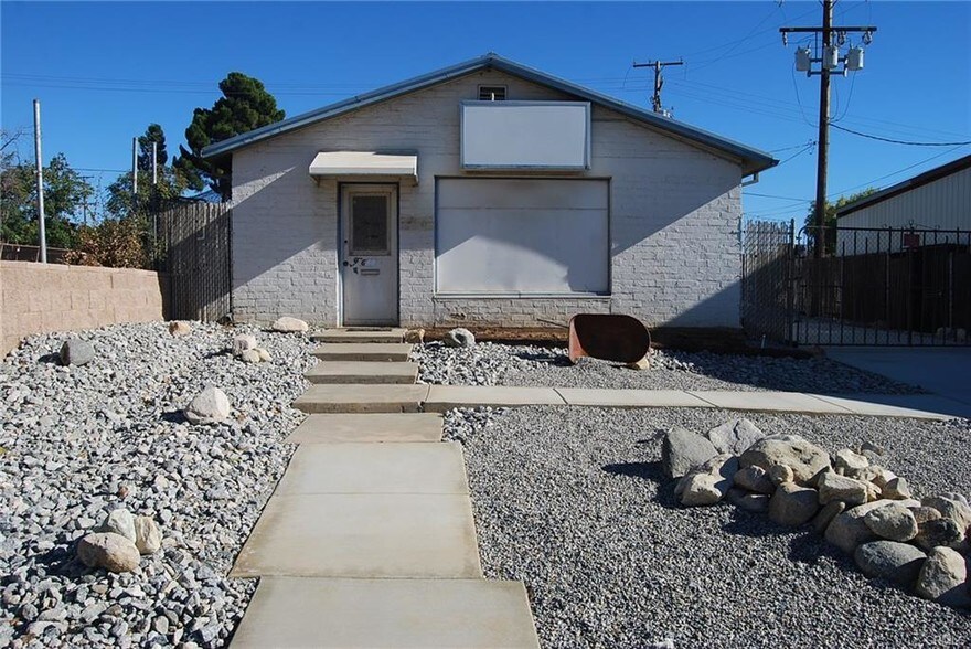 More Photos Of 622 Elm Ave, Beaumont Office For Sale