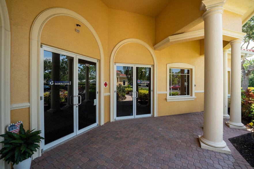 More Photos Of 3376 Woods Edge Cir, Bonita Springs Medical For Lease