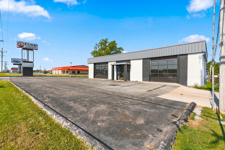 More Photos Of 5601 S Campbell Ave, Springfield General Retail For Sale