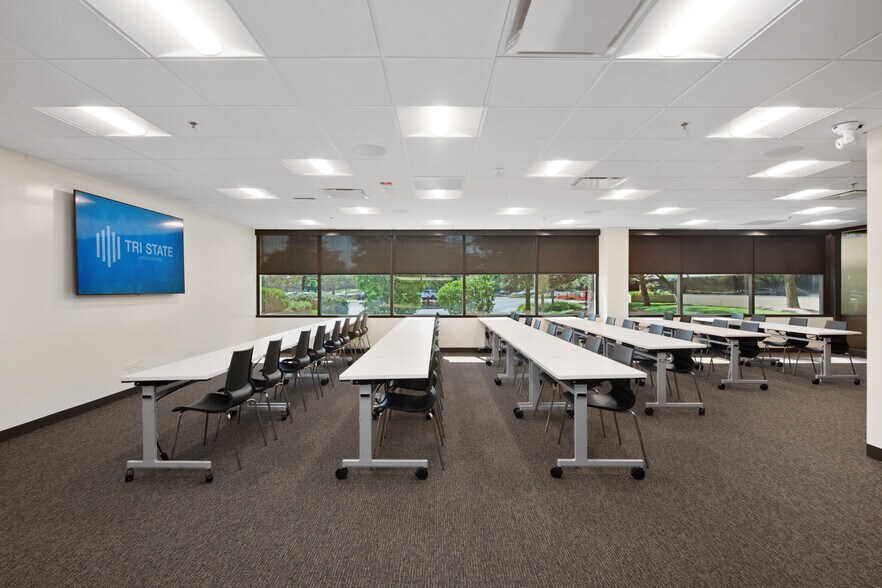 More Photos Of 300 Tri State International, Lincolnshire Unknown For Lease