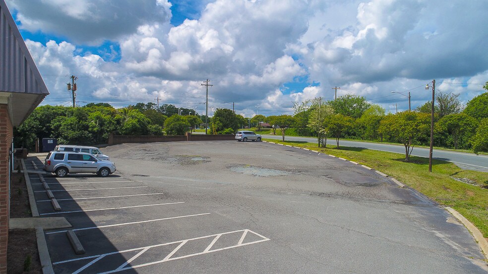More Photos Of 1617 W Roosevelt Blvd, Monroe Office For Sale