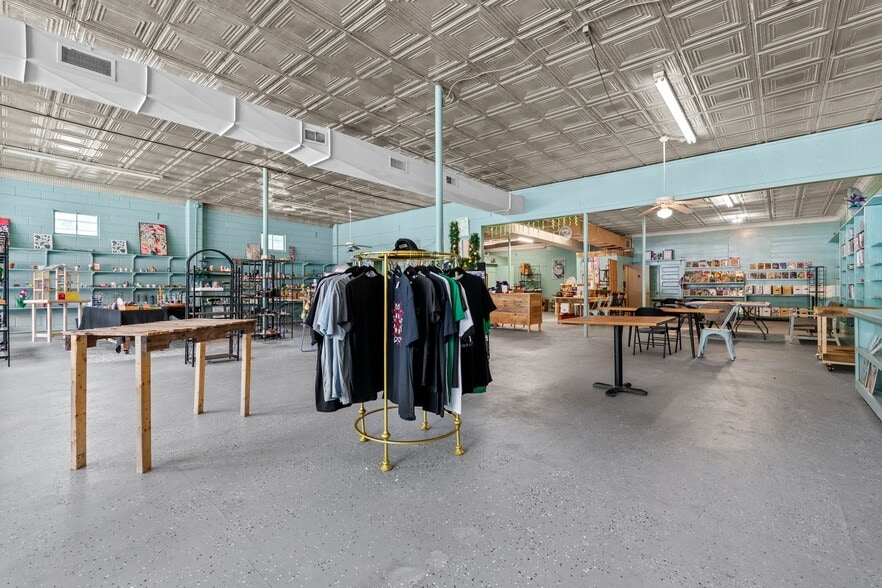 More Photos Of 403 Carthage St, Cameron General Retail For Sale