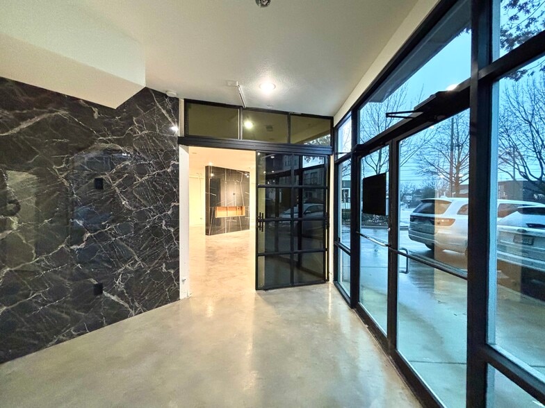 More Photos Of 1430 Dragon St, Dallas Office For Lease