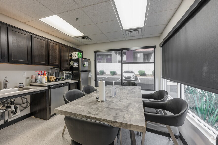 More Photos Of 9325 W Sahara Ave, Las Vegas Freestanding For Lease