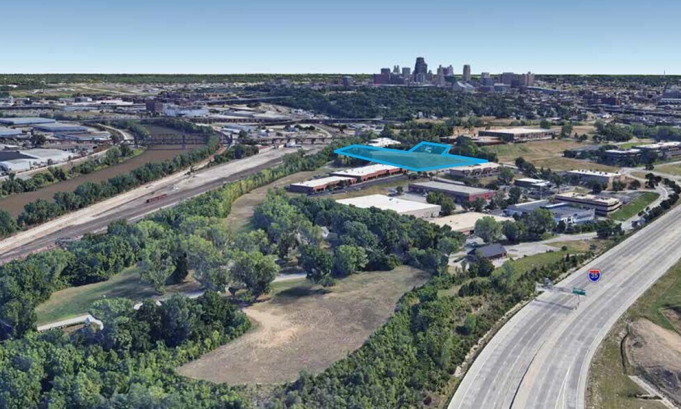 More Photos Of W Cambridge, Kansas City Flex For Lease