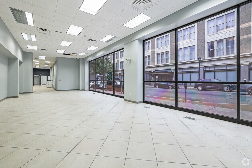 More Photos Of 424 E Grace St, Richmond Bank For Lease