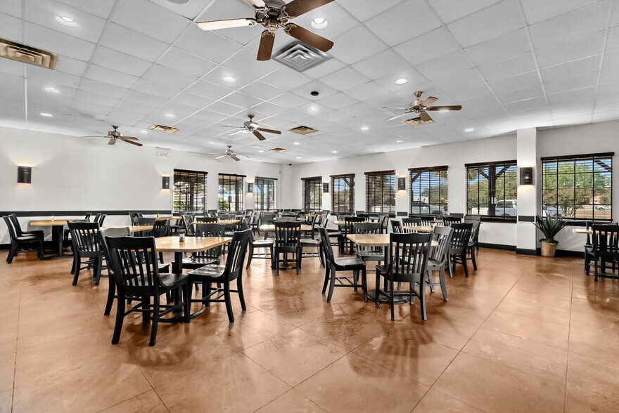 More Photos Of 983 N Highway 123 Byp, Seguin Restaurant For Sale