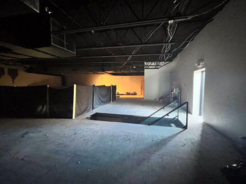 More Photos Of 5316 Washington Ave, Houston Bar For Lease