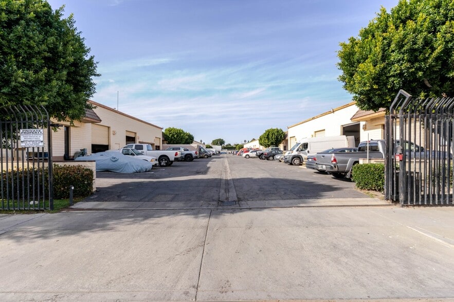 More Photos Of 12455 Branford St, Pacoima Warehouse For Sale