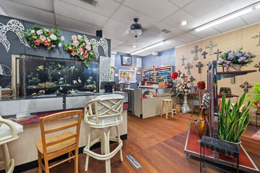 More Photos Of 133 N Texas St, De Leon Storefront For Sale