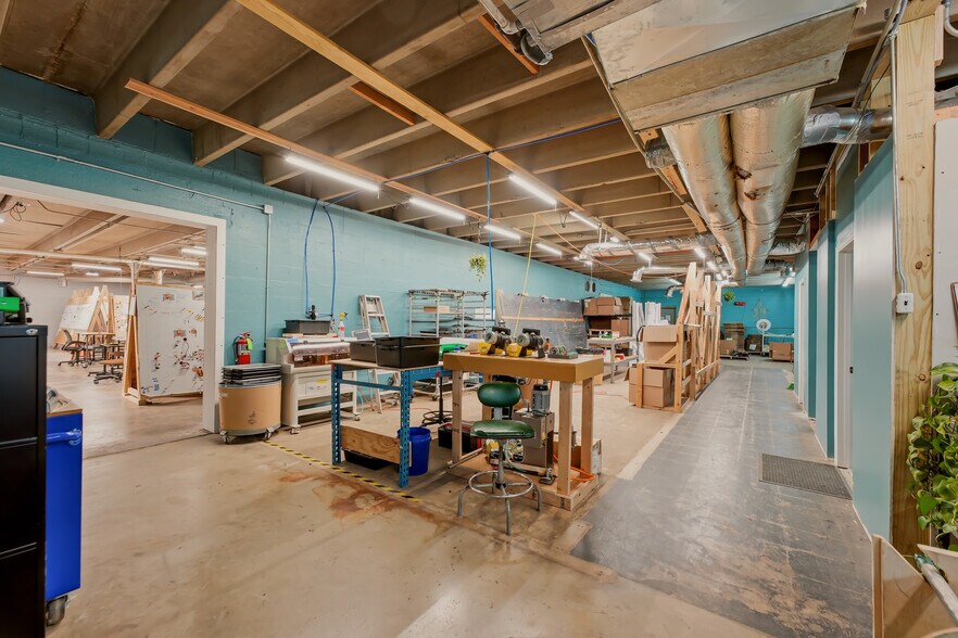 More Photos Of 303-311 E Anderson Ave, Knoxville Warehouse For Lease