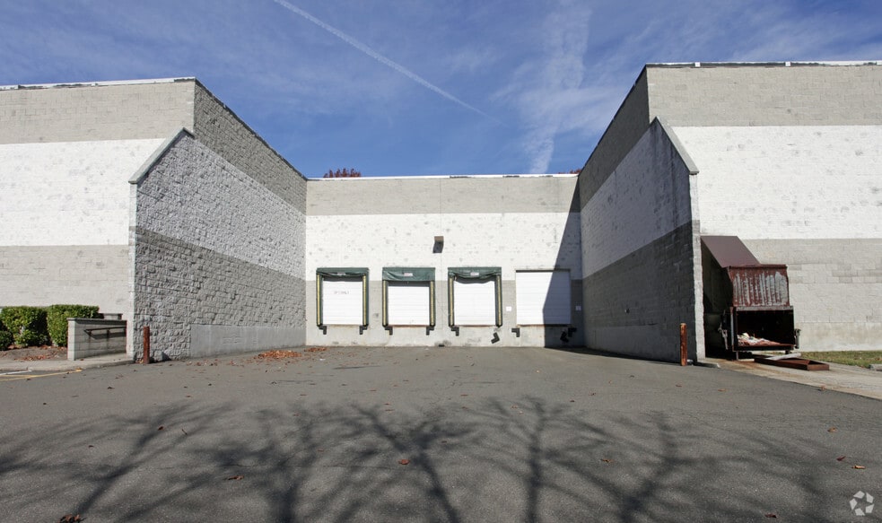 More Photos Of 29 Park Way, Upper Saddle River Manufacturing For Lease