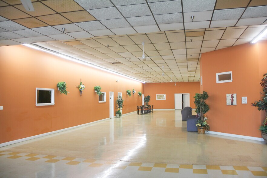 More Photos Of 14200 Chicago Rd, Dolton Storefront Retail Office For Lease