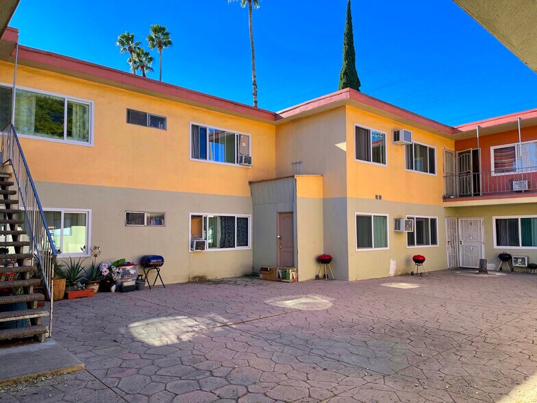 More Photos Of 7454 Haskell Ave, Van Nuys Apartments For Sale