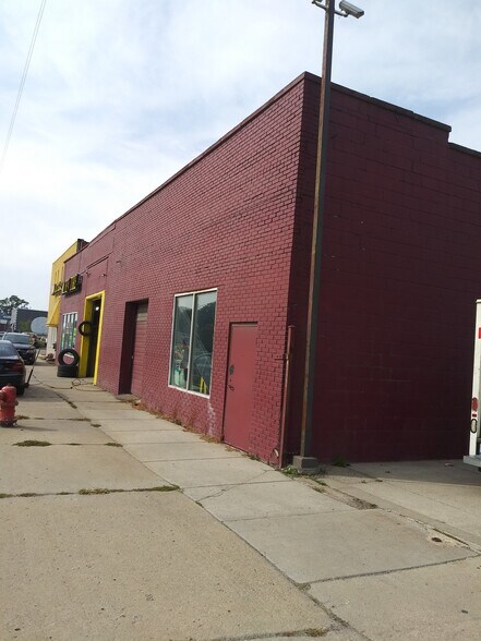 More Photos Of 8453 E Eight Mile Rd, Warren Auto Repair For Sale