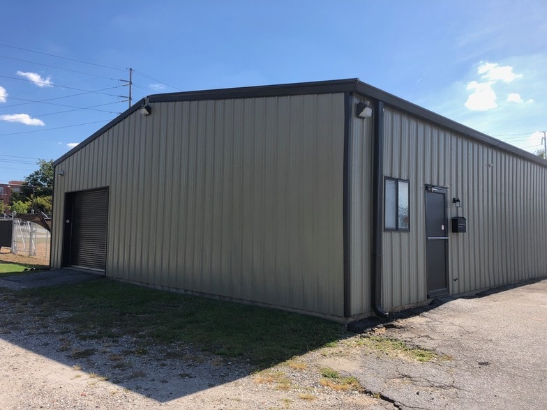Primary Photo Of 415 St Johns Way, Columbus Light Manufacturing For Lease