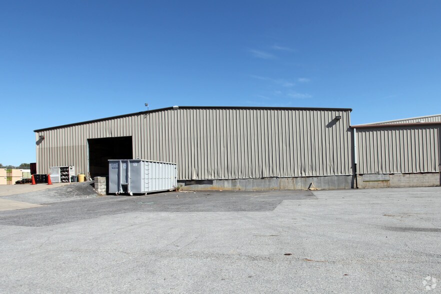 More Photos Of 3 McCullough Dr, New Castle Warehouse For Lease