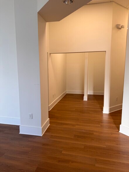 More Photos Of 1952 Long Grove Dr, Mount Pleasant Storefront Retail Office For Lease