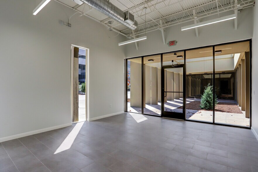 More Photos Of 9000 Parkwest Dr, Houston Light Distribution For Lease