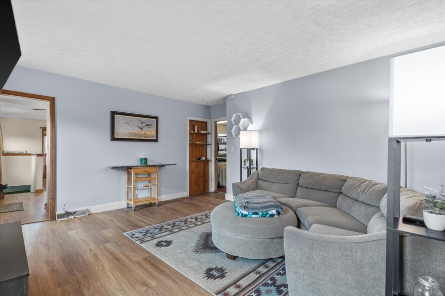 More Photos Of N8240 County Hwy E, Watertown Bar For Sale